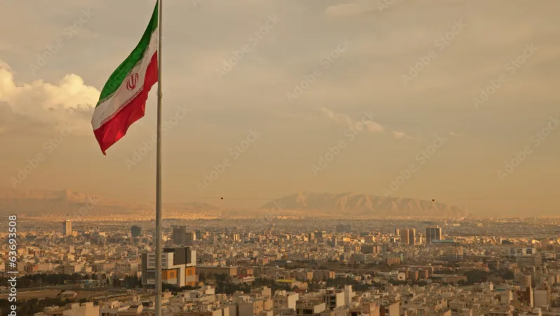 İran, Hürmüz Boğazı’nı kapattı: Petrol piyasalarından sert yanıt bekleniyor